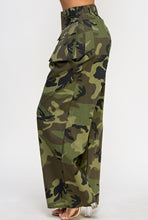 Lady camo cargo